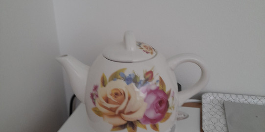 Wasserkocher Foto: Wasserkocher in weiß mit Blumenmotiv