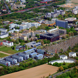 Luftbild vom Campus Nord mit neuen Gebäuden von oben. 