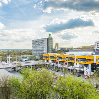 Panorama des Campus Nord mit Mensa und Mathetower