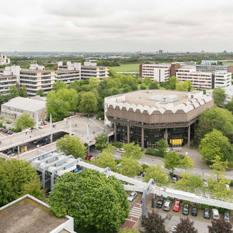 Bibliothek und Mensabrücke von oben 