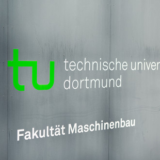 Die Beschilderung an der Fakultät für Maschinenbau.